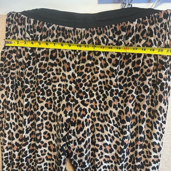 Secret Treasures Leopard Print Sweater And Pant Set Size 2XL - Picture 4 of 10